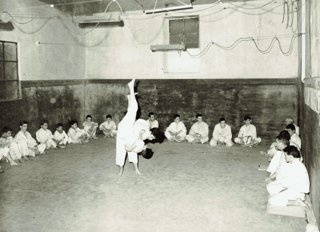 Tatamis des premiers dojos dans les années 1950